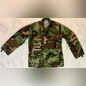 EUC Authentic Military Camo Canvas Button Front Jacket Size Medium